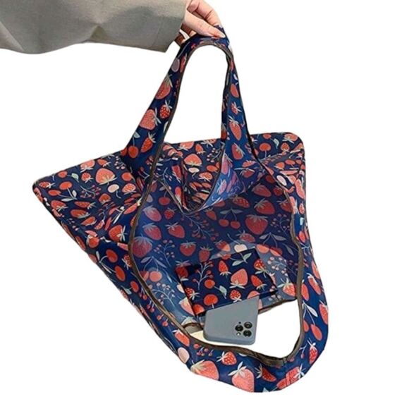 Strawberry Print Tote Bag 🍓 - Picture 3 of 6